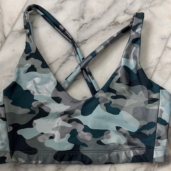 Carbon38 Camouflage Sports Bra and Leggings Set. - Picture 6 of 7